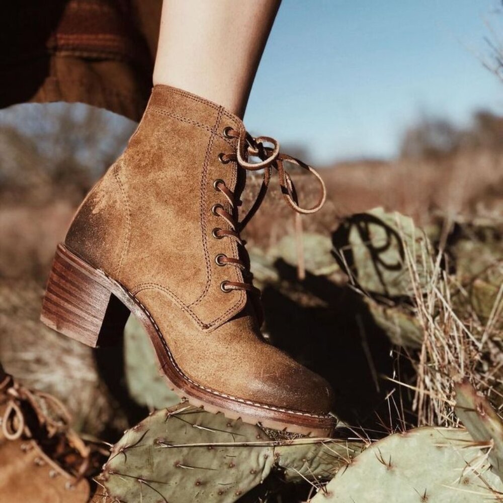 Frye Sabrina 6G Tan Suede/Leather Lace Up Wood Heeled Combat Moto Ankle Booties - Picture 4 of 16